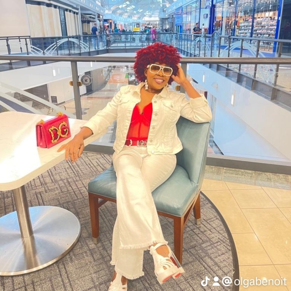 PLEAAE FALLOW FOR MY NEXT SHOW - Picture 5 of 17